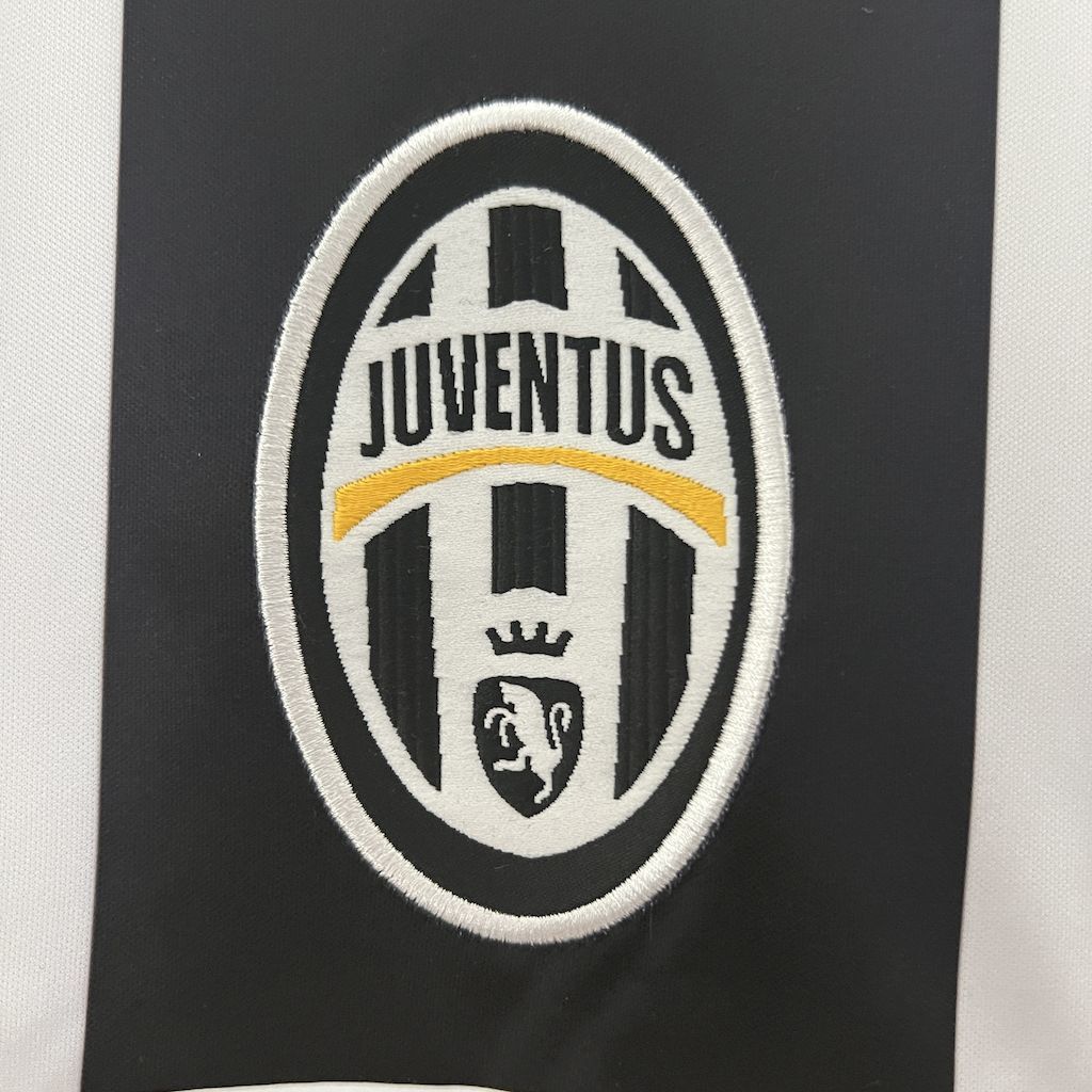 2004-2005 Retro Juventus Home Jersey